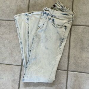 Like New American Eagle outfitters men’s skinny jeans stonewash look 29 x 32